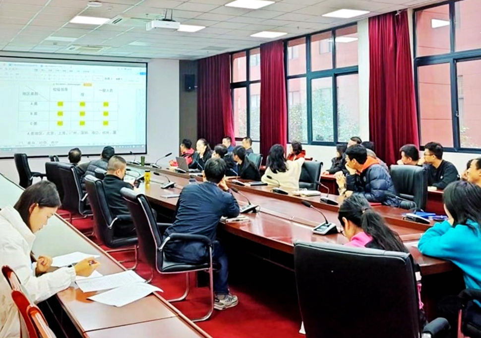 11月24日,学校在A-201召开了有关管理制度修订意见征求会。 11月24日,学校在A-201召开了有关管理制度修订意见征求会。