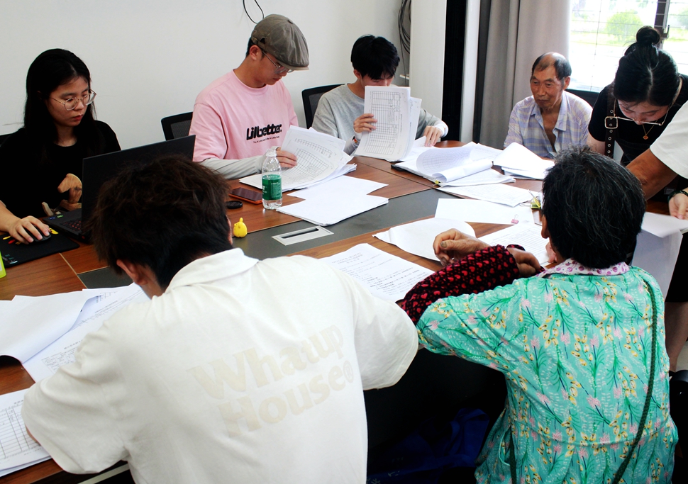 “专业服务基层,细心解答民声”1 “专业服务基层,细心解答民声”1