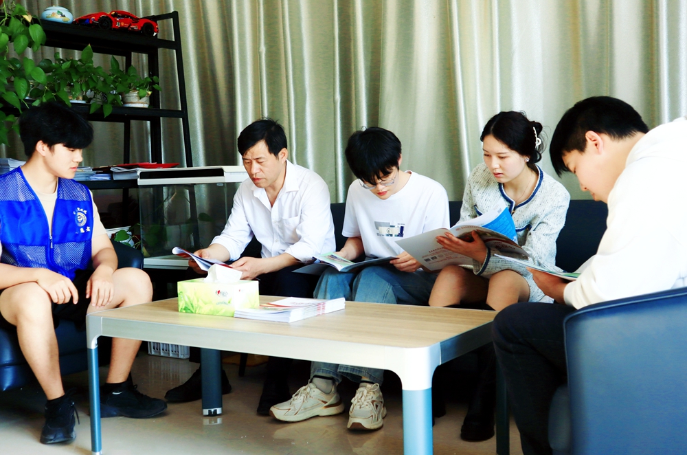 7f31997e-2ca6-43b8-bea9-a766e5e86c3b 7f31997e-2ca6-43b8-bea9-a766e5e86c3b