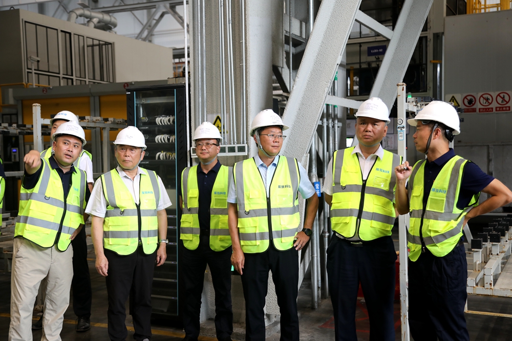 MNC_7117(3) MNC_7117(3)