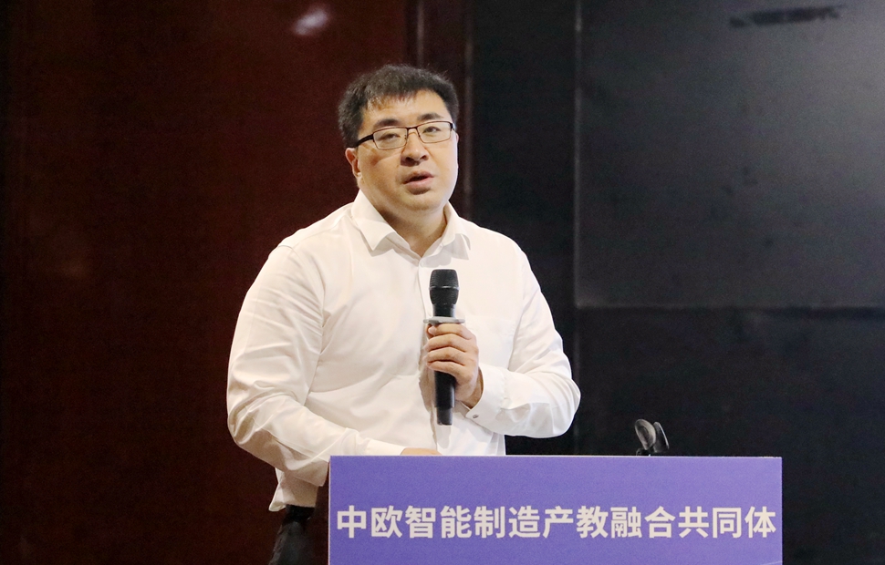 黄小东 黄小东